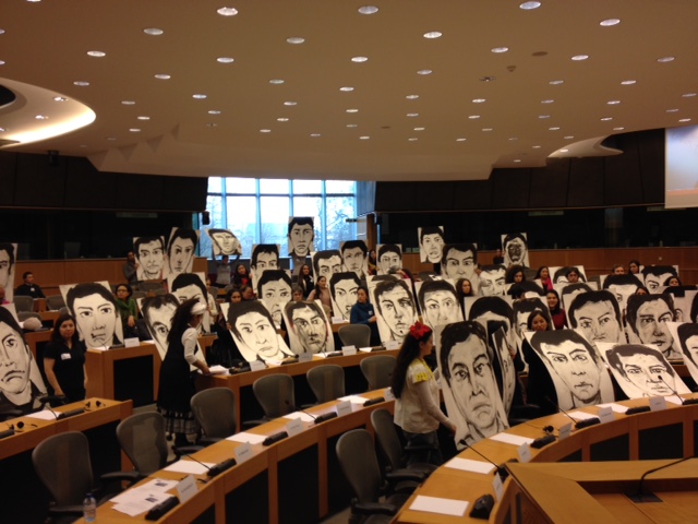 Los retratos de Marcos Aranda en el Parlamento Europeo. Foto: Marco Appel