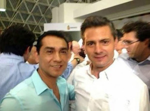 Enrique Peña Nieto con el alcalde de Iguala, José Luis Abarca